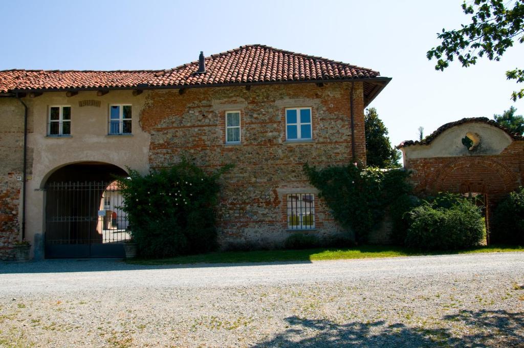 סאלוצו Agriturismo Camisassi מראה חיצוני תמונה