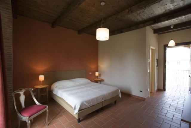 סאלוצו Agriturismo Camisassi מראה חיצוני תמונה