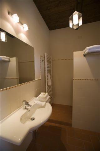 סאלוצו Agriturismo Camisassi מראה חיצוני תמונה
